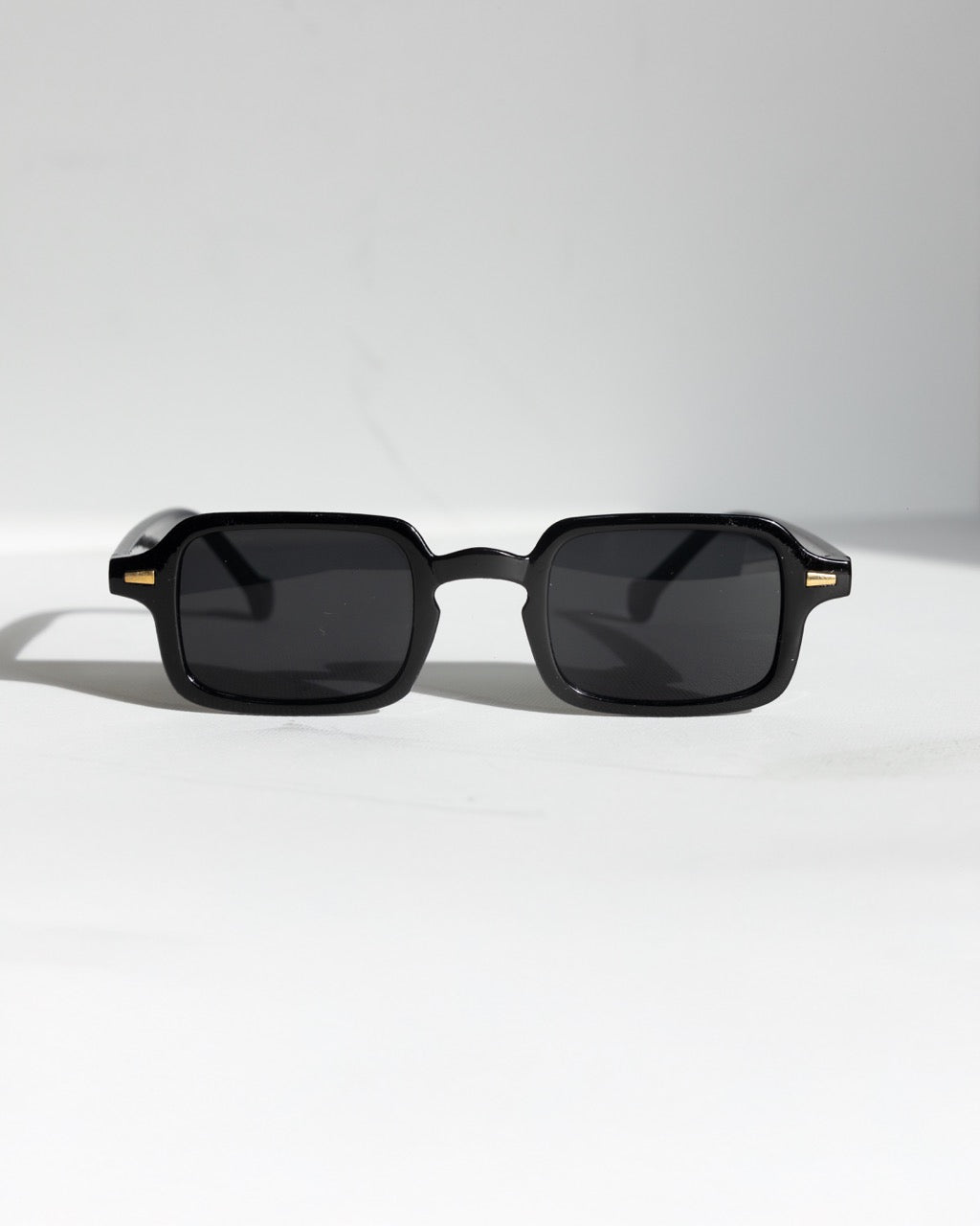 kuro lucki shades