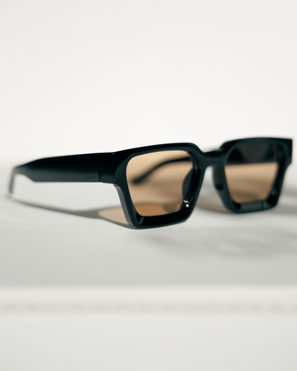 elli shades
