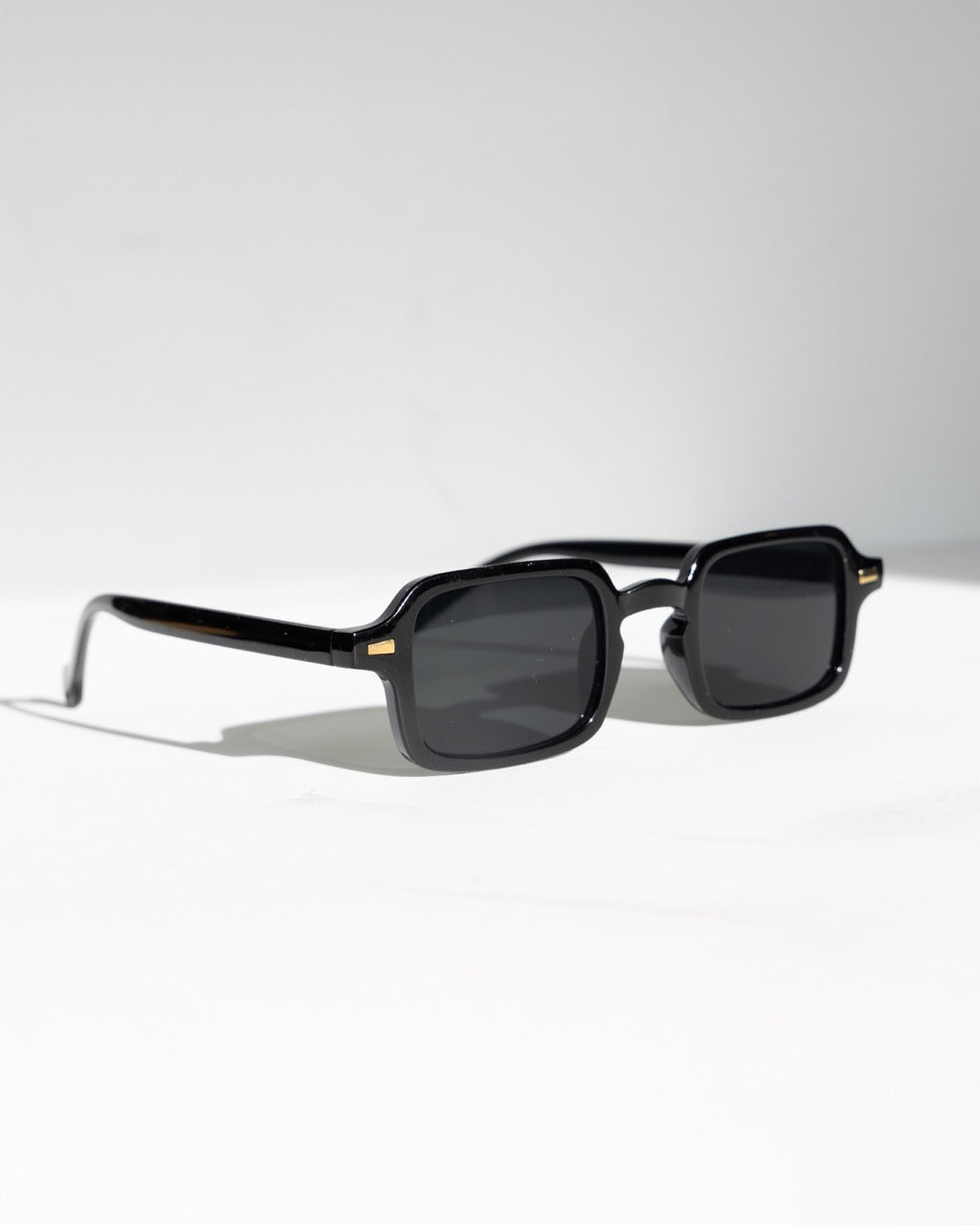 kuro lucki shades