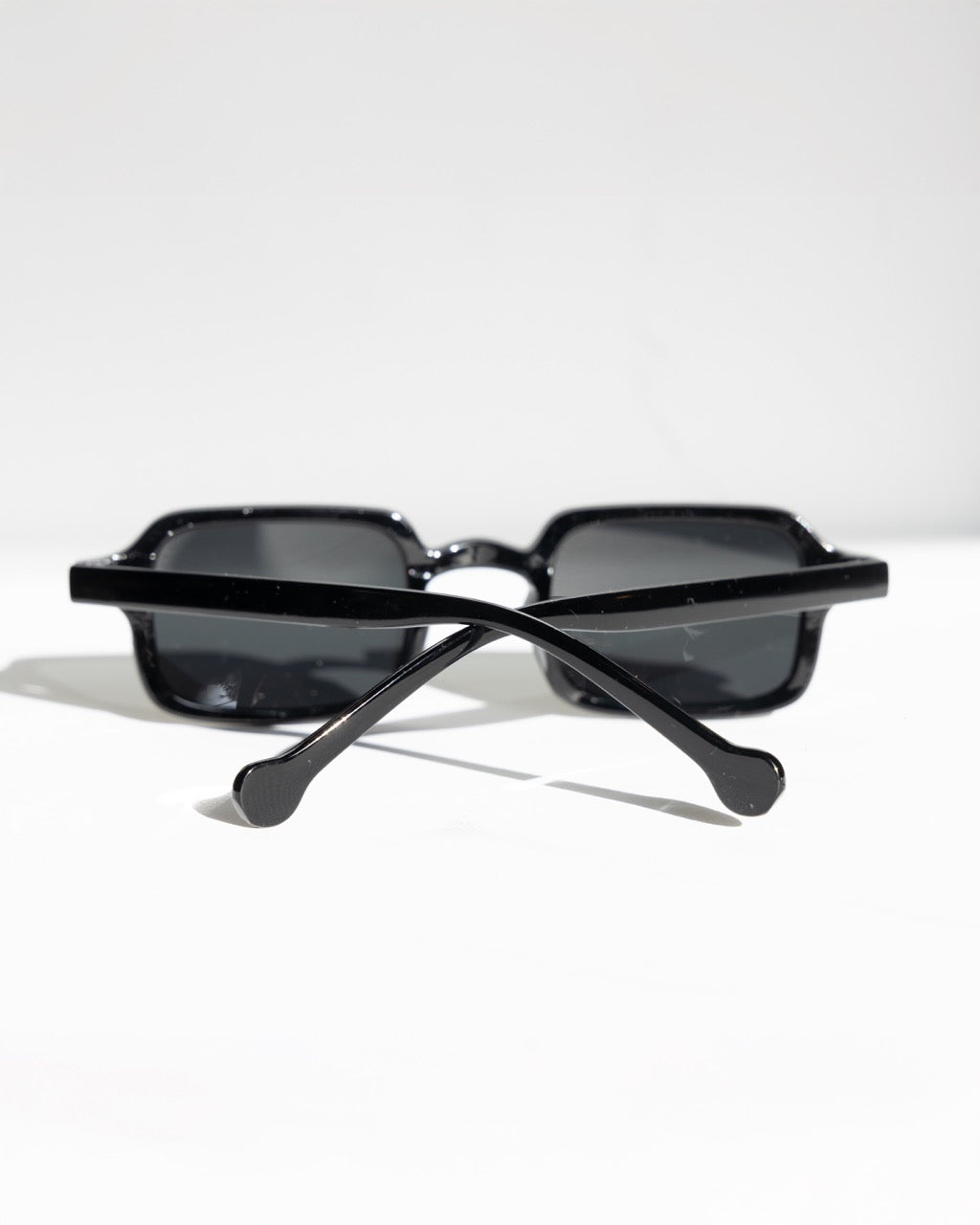 kuro lucki shades
